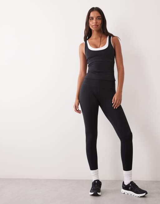 4505 active double layer scoop neck tank with inner bra and removable padding in black and white, 3 of 4