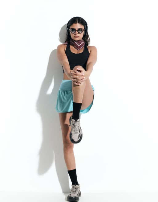 4505 active high support sports bra with removable padding and adjustable straps in black, 3 of 5