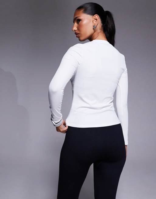 4505 – Active – Langärmliges, geripptes Lagen-Oberteil aus schnell trocknendem Material in Weiß mit Henley-Ausschnitt, 4 von 4