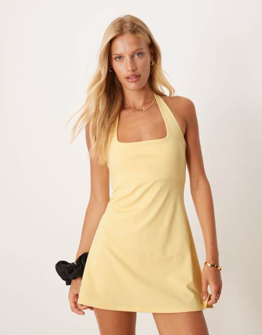 4505 – Active – Neckholder-Tenniskleid in Blassgelb mit Unter-Shorts , 2 von 4