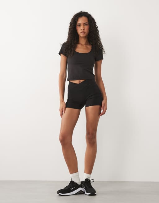 4505 active scoop neck baby tee with inner bra and removable padding in black, 3 of 4
