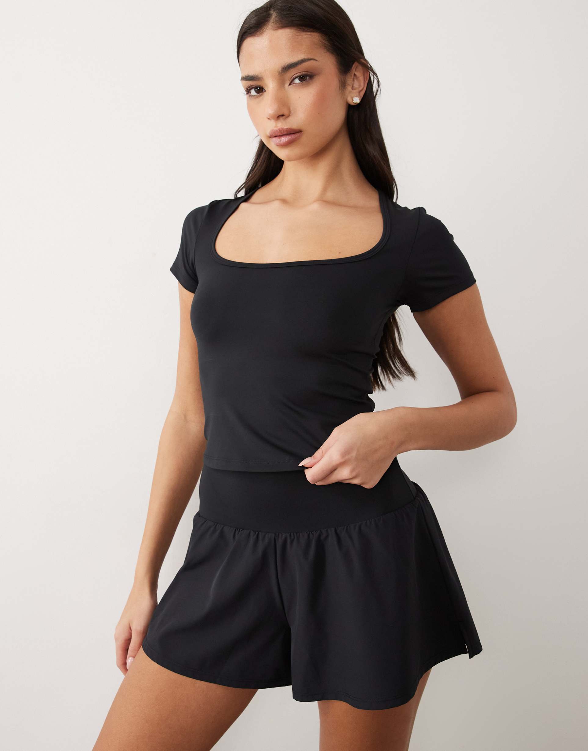 4505 active scoop neck short sleeve top in black