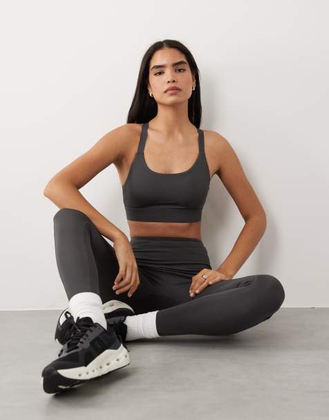 4505 - Active - Sport-bh met gekruiste bandjes op de rug, stevige ondersteuning en verstelbare bandjes in wit - view 1