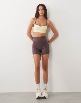 4505 Active Sweetheart Neckline Light Support Sports Bra With Adjustable Straps In Yellow