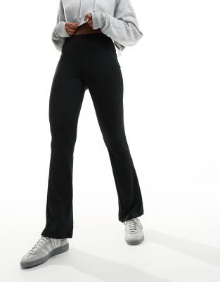 4505 - Ausgestellte, gerippte Sport-Leggings mit schmalem Schnitt-Schwarz