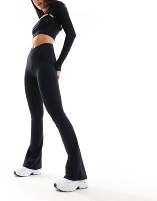 4505 - Ausgestellte Leggings aus weichem Stoff mit Wickelbund-Schwarz