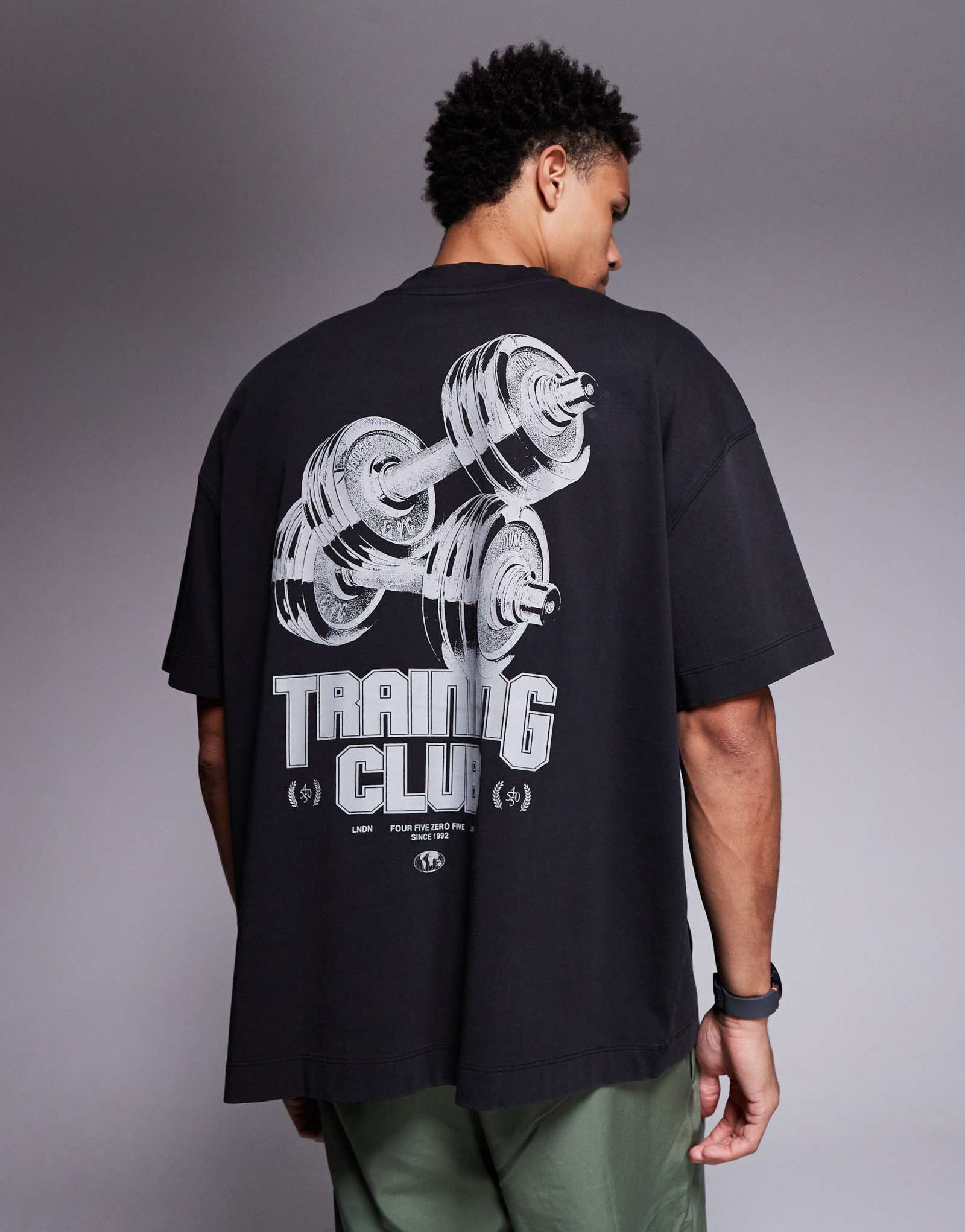 4505 негабаритная хлопковая футболка из плотного хлопка с принтом сзади, быстросохнущая, черного цвета, постиранная