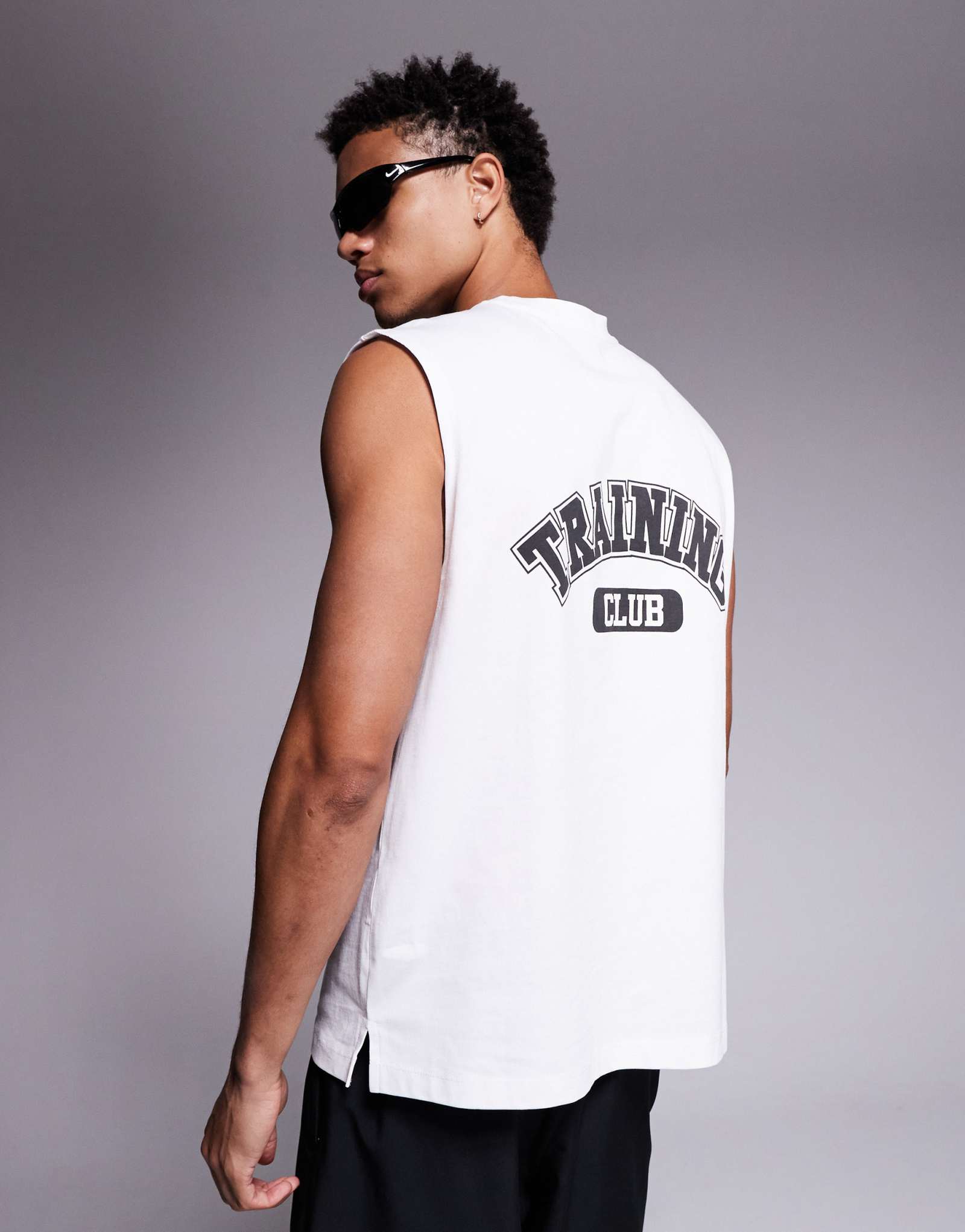 4505 белая тренировочная майка из плотного хлопка большого размера с принтом сзади и быстросохнущей отделкой белого цвета