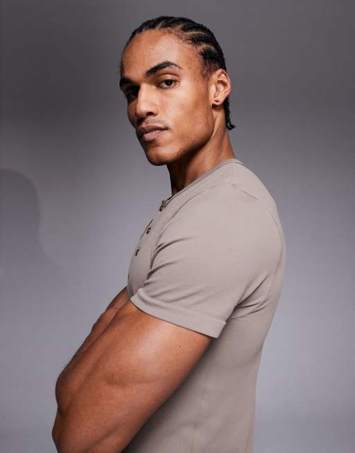 4505 - Beige sømløs T-shirt i ribstrik i slim fit med henley-design, 4 af 5