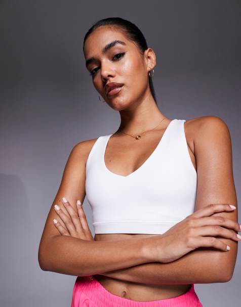 4505 – Biały biustonosz sportowy o fasonie bokserki, zapewniający średnie podtrzymanie - view 1