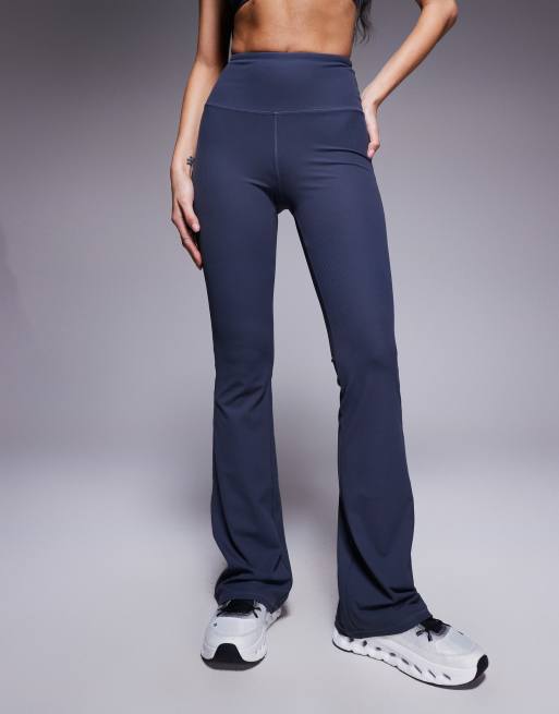 4505 – Blågrå, mjuka, ribbade, smala yogaleggings med utsvängda benslut och hög midja , 4 av 5