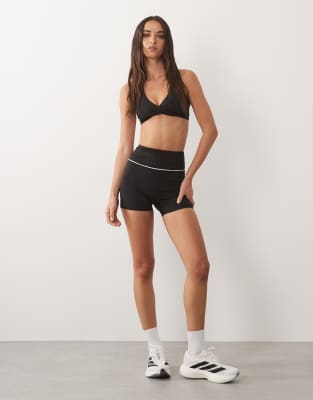 Booty-Sportshorts in Schwarz mit Paspelierung, 8 cm Schrittlänge Schwarz 38