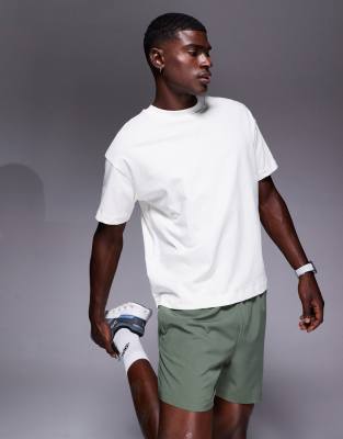 4505 boxy cropped heavyweight cotton training t-shirt with quick dry finish in vintage white