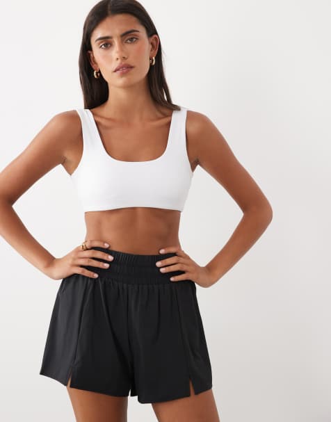4505 brassière de sport à encolure dégagée, maintien moyen, toucher doux, avec coussinets amovibles, blanche - view 1