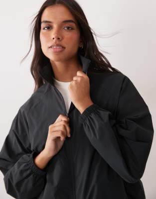 4505 Bubble Hem Water Repellent Running Jacket With Funnel Neck In Black
