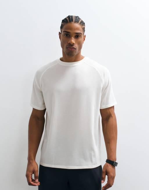 4505 - camiseta de entrenamiento boxy de punto técnico de secado rápido en blanco roto, 2 de 5
