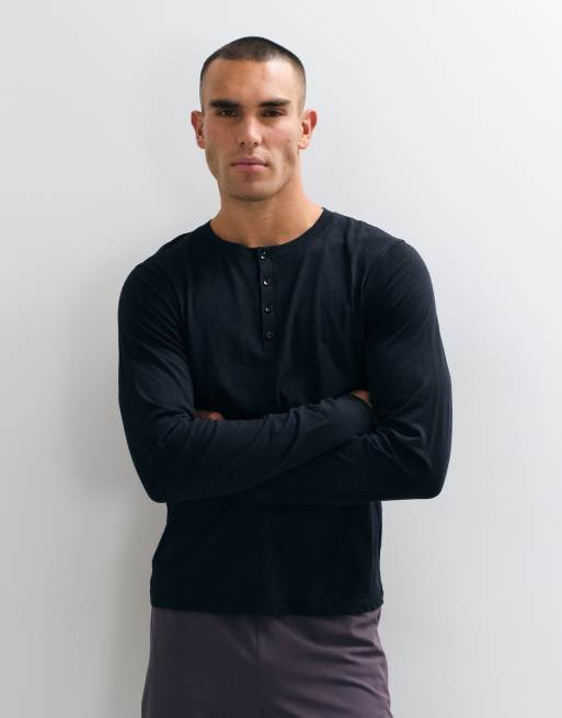 4505 camiseta henley de manga larga de algodón slub ligera en negro, 3 de 5