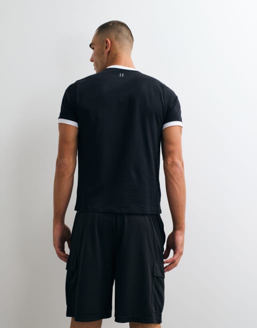 4505 camiseta ringer de algodón de corte ajustado y efecto encogido con acabado de secado rápido en negro, 5 de 5
