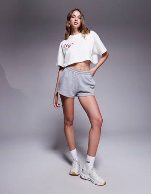 Shop 4505 Cropped Cotton Back Print T-shirt With Quick Dry Finish In White