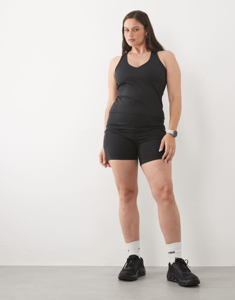 4505 Curve – Active – Czarny zestaw sportowy: top o fasonie bokserki, z wbudowanym biustonoszem i taliowane, 13-centymetrowe legginsy z wysokim stanem - view 1