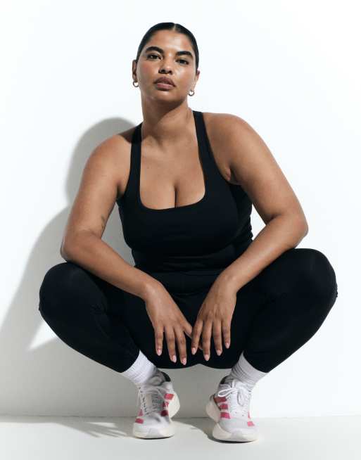 4505 Curve active high support running vest with inner bra and adjustable straps in black, 5 of 5