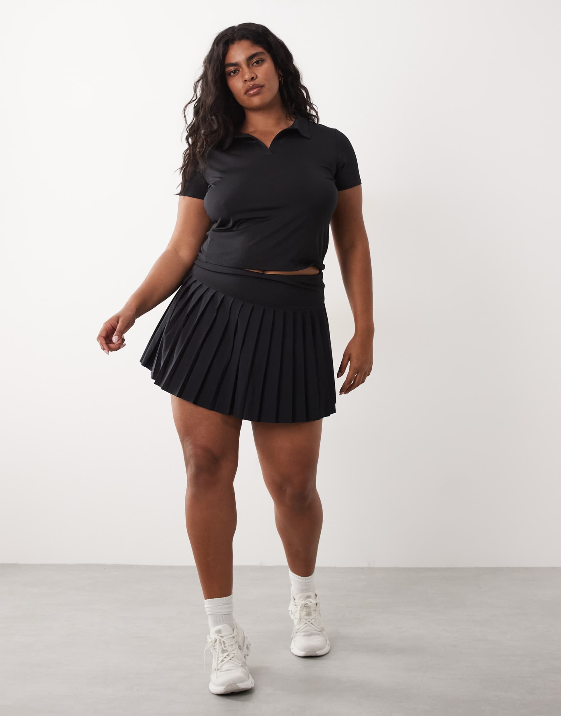 4505 curve active pleated tennis skirt with inner shorts in black
