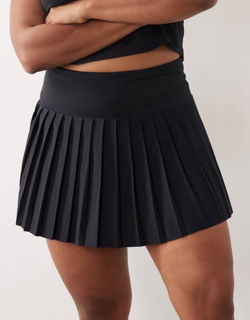 4505 Curve – Active – Plissierter Tennisrock in Schwarz mit integrierten Shorts, 3 von 5