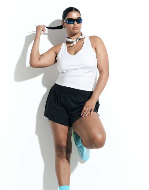 4505 Curve active V-neck racer back singlet with inner bra in white - view 1