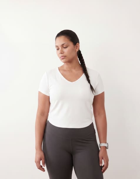 4505 Curve – Biały prążkowany T-shirt sportowy z dekoltem w szpic - view 1