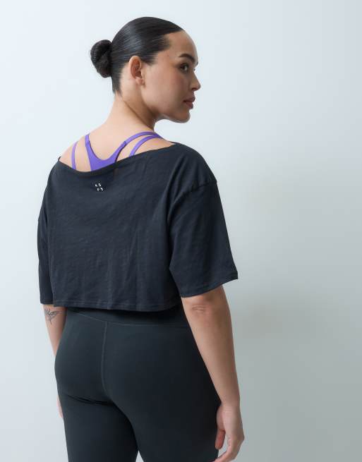 4505 Curve - camiseta crop de textura slub de algodón de secado rápido con hombros descubiertos en negro, 4 de 5
