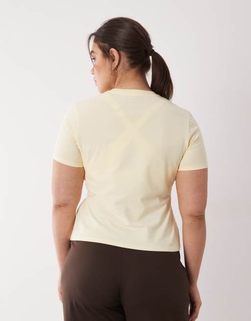 4505 Curve fitted cotton everyday t-shirt with quick dry finish in lemon , 3 of 4