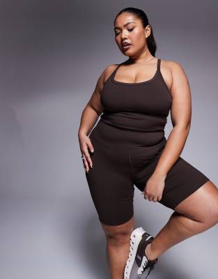 4505 Hourglass Icon 8 Inch Soft Touch Quick Dry Legging Shorts In Brown