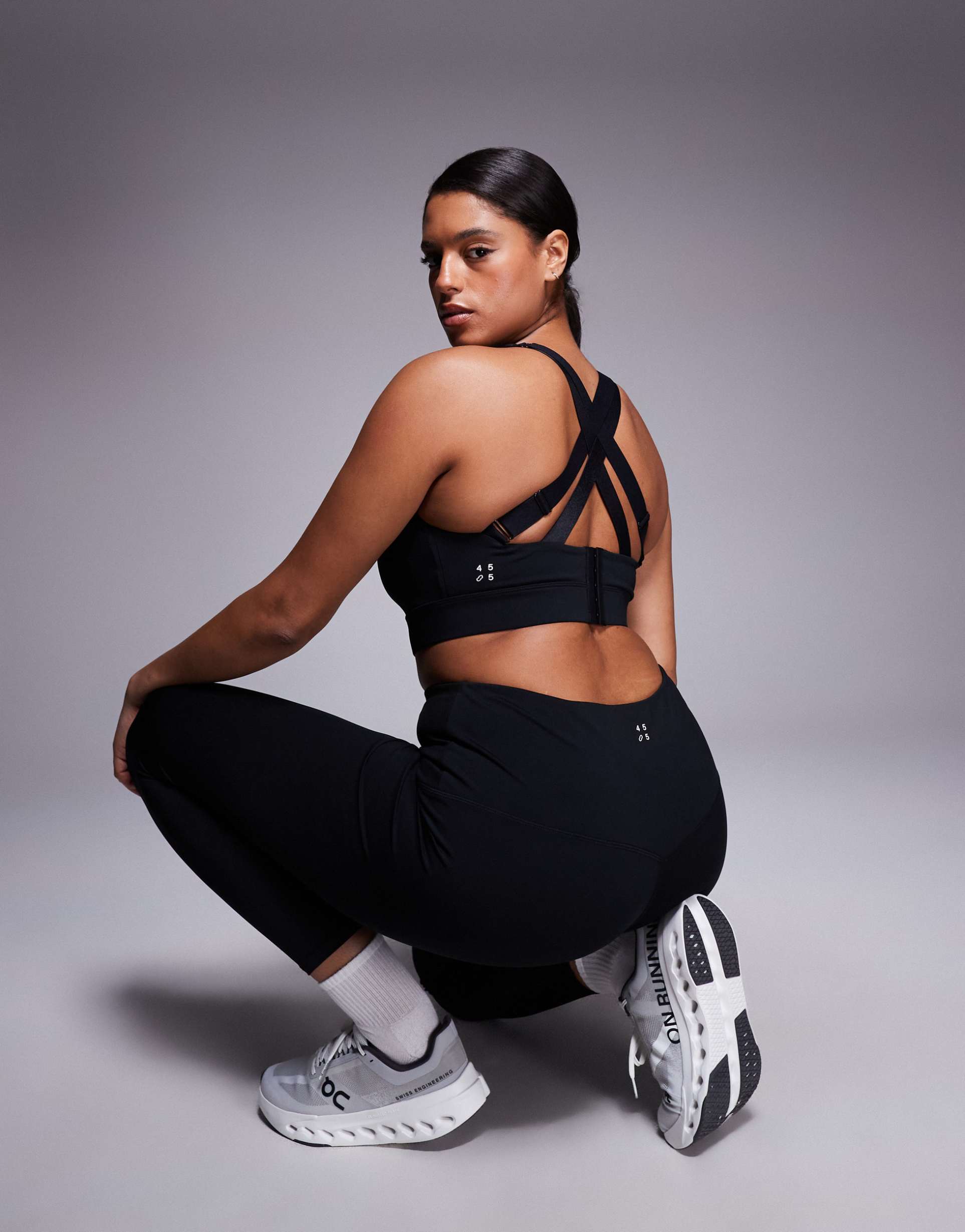 4505 curve icon active high support sports bra with removable padding and adjustable straps in black