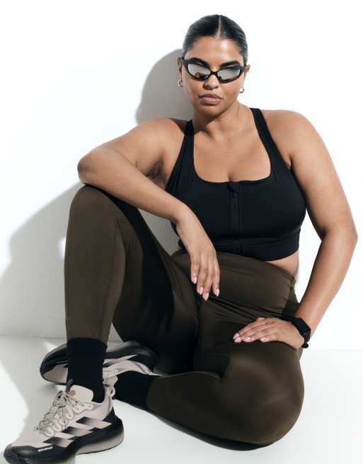 4505 Curve Icon active high support sports bra with removable padding and adjustable straps in black, 5 of 5
