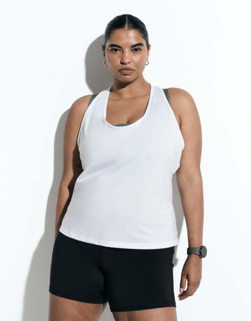 4505 Curve Icon active quick dry chuck on performance vest in white, 2 of 5