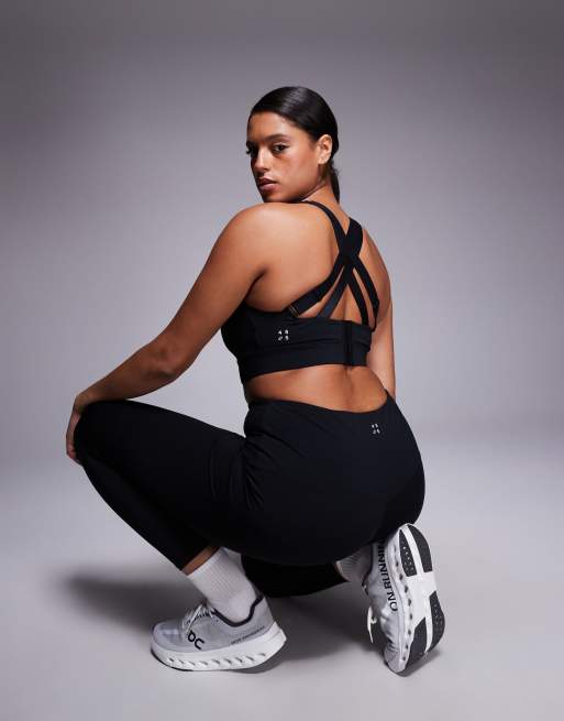 4505 Curve – Icon Active – Svart sportbehå med starkt stöd, avtagbar vaddering och justerbara remmar