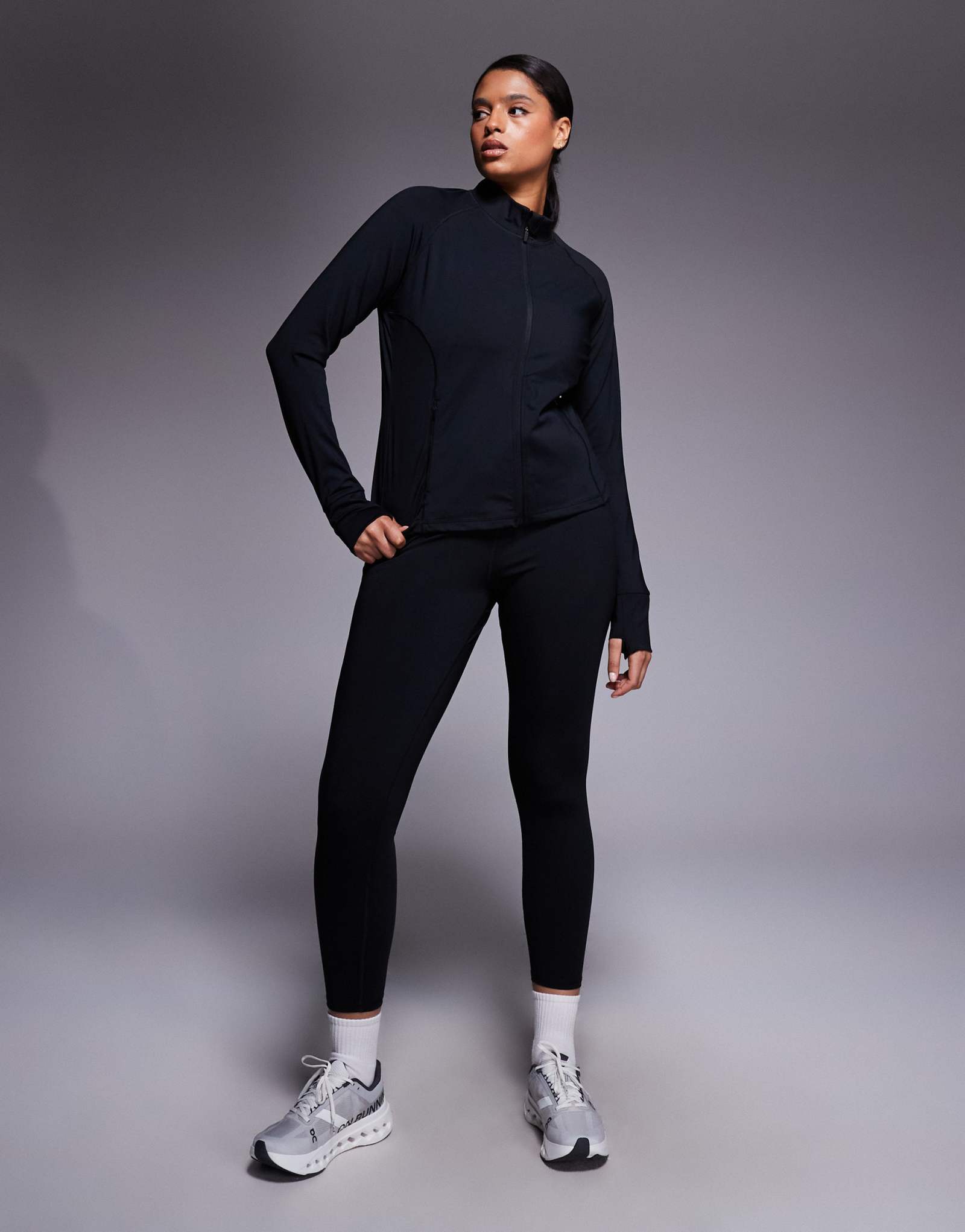 4505 Фигурная куртка с длинным рукавом и карманами на молнии Curve Icon active на молнии черного цвета