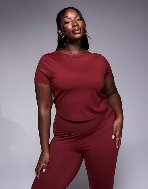 4505 Curve – Icon – Burgundowy, przylegający, krótki T-shirt sportowy z miękkiego materiału 