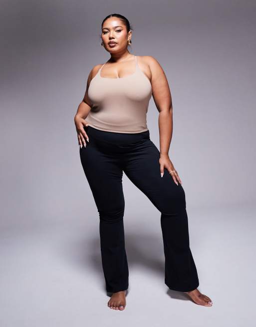 4505 Curve - Icon - Cremehvid blød yoga-croptop med cami-stropper og indbygget BH, 4 af 4