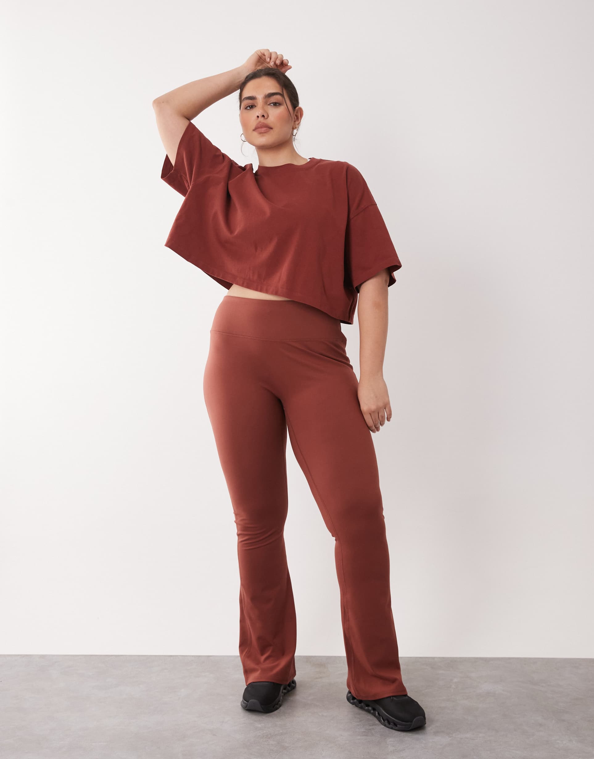 4505 curve icon heavyweight cotton cropped t-shirt with quick dry finish in washed amber