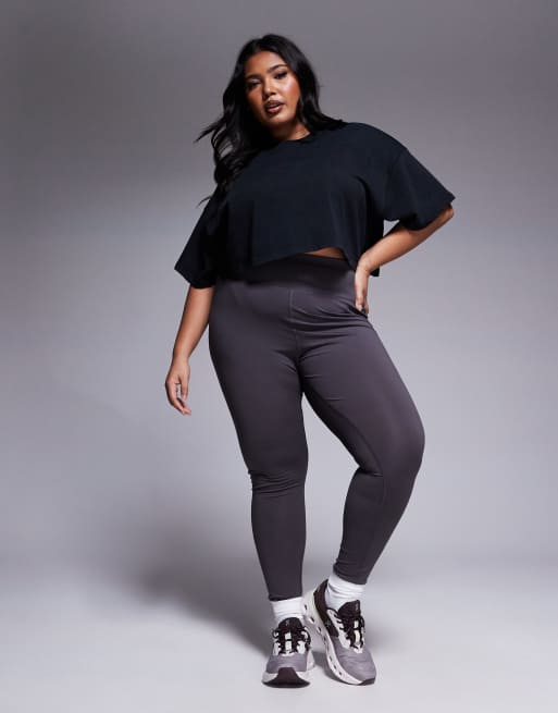 4505 Curve Icon heavyweight cotton cropped t-shirt with quick dry finish in washed black 