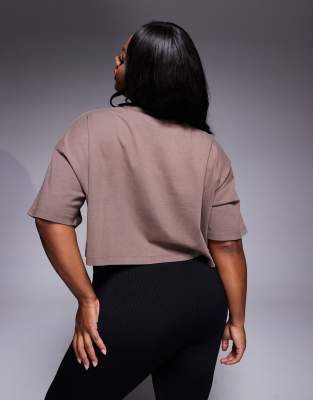 4505 Curve Icon Heavyweight Cotton Cropped T-shirt With Quick Dry Finish In Brown