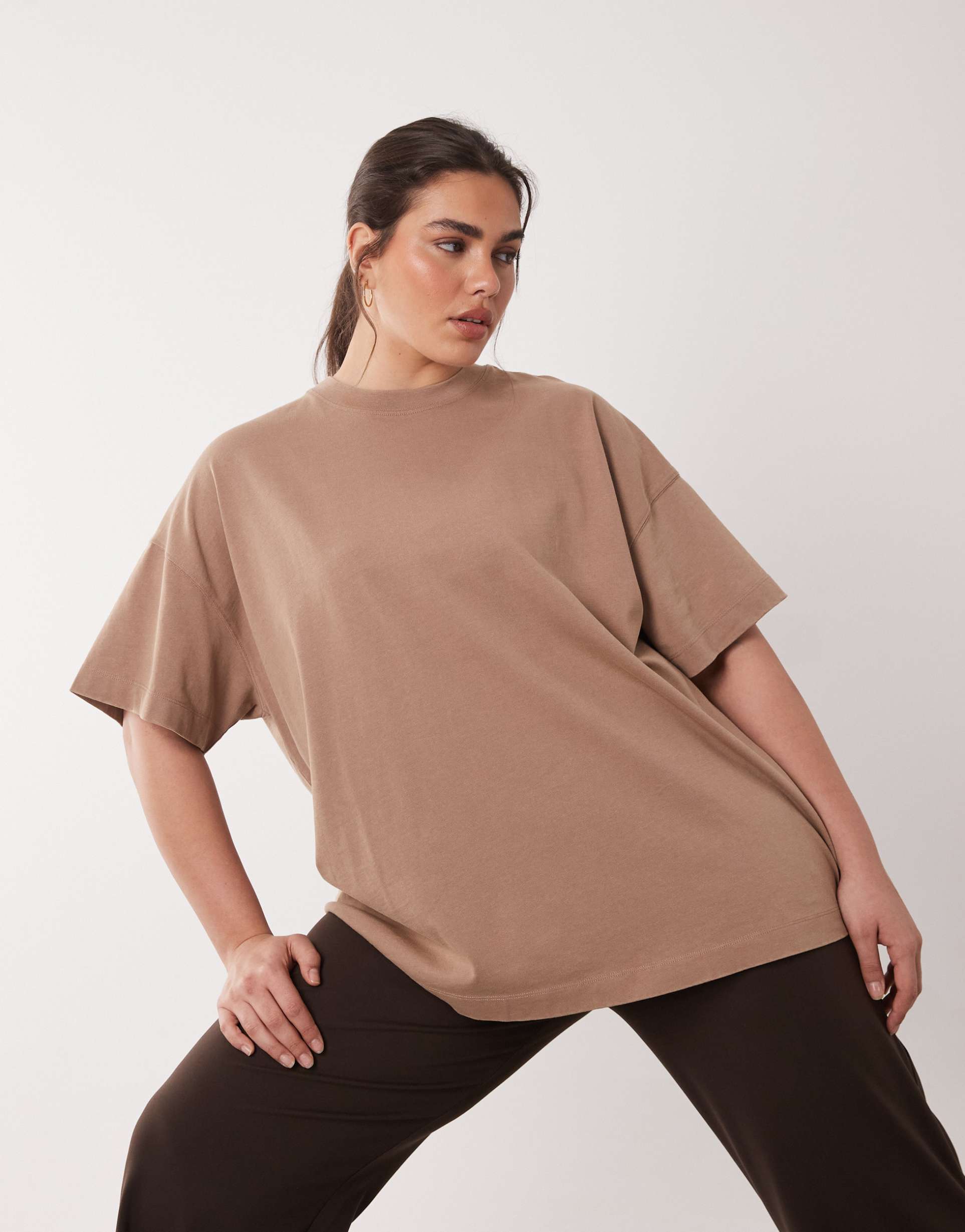 4505 curve icon heavyweight cotton oversized t-shirt with quick dry finish in washed fawn