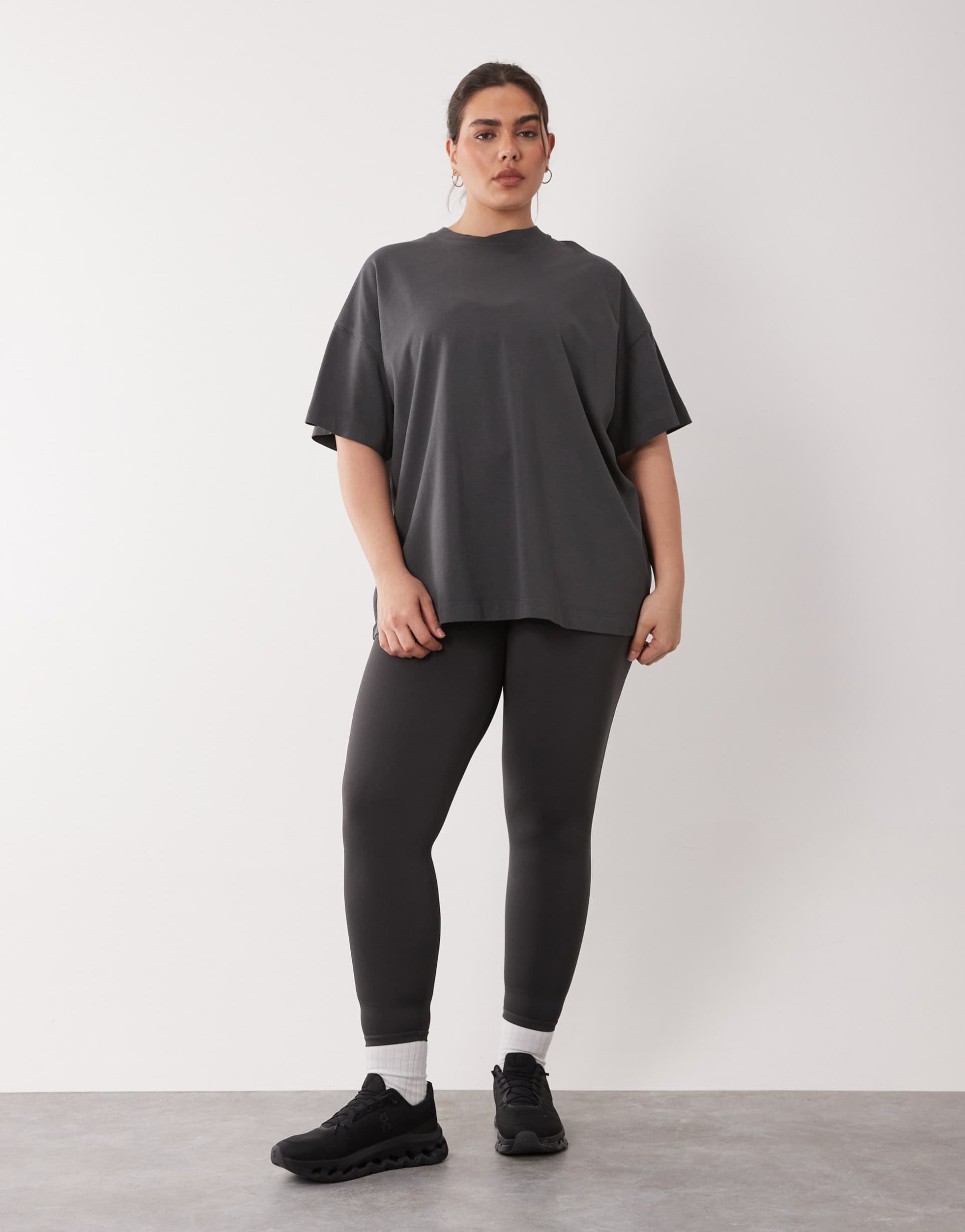4505 curve icon heavyweight cotton oversized t-shirt with quick dry finish in washed gray