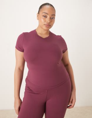 4505 Curve - Icon - Knapp geschnittenes T-Shirt in Maulbeere mit weicher Haptik mit Studio-Logo-Lila