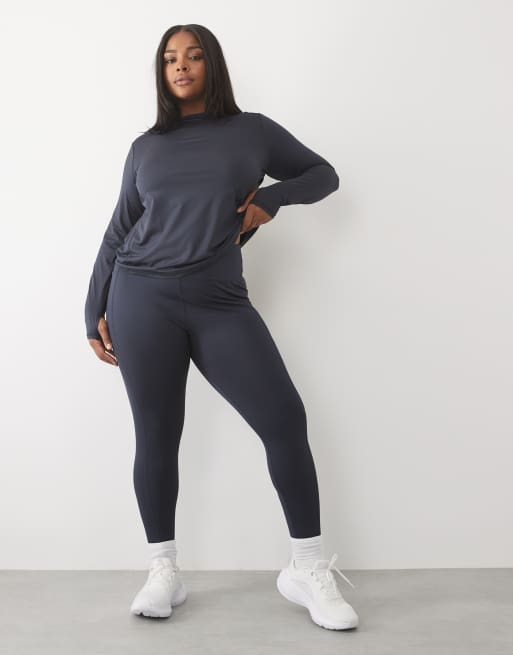 4505 Curve Icon active quick dry long sleeve running top and active tie waist run legging with phone pocket in navy, 2 di 3