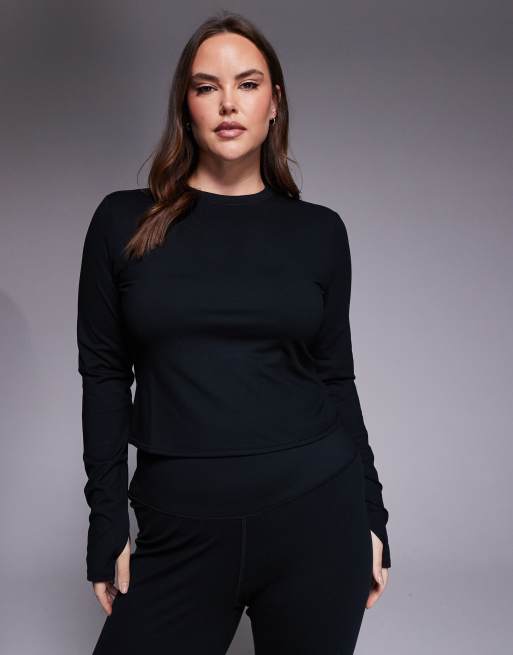 4505 Curve – Icon – Miękki czarny T-shirt sportowy o krótkim fasonie z długim rękawem