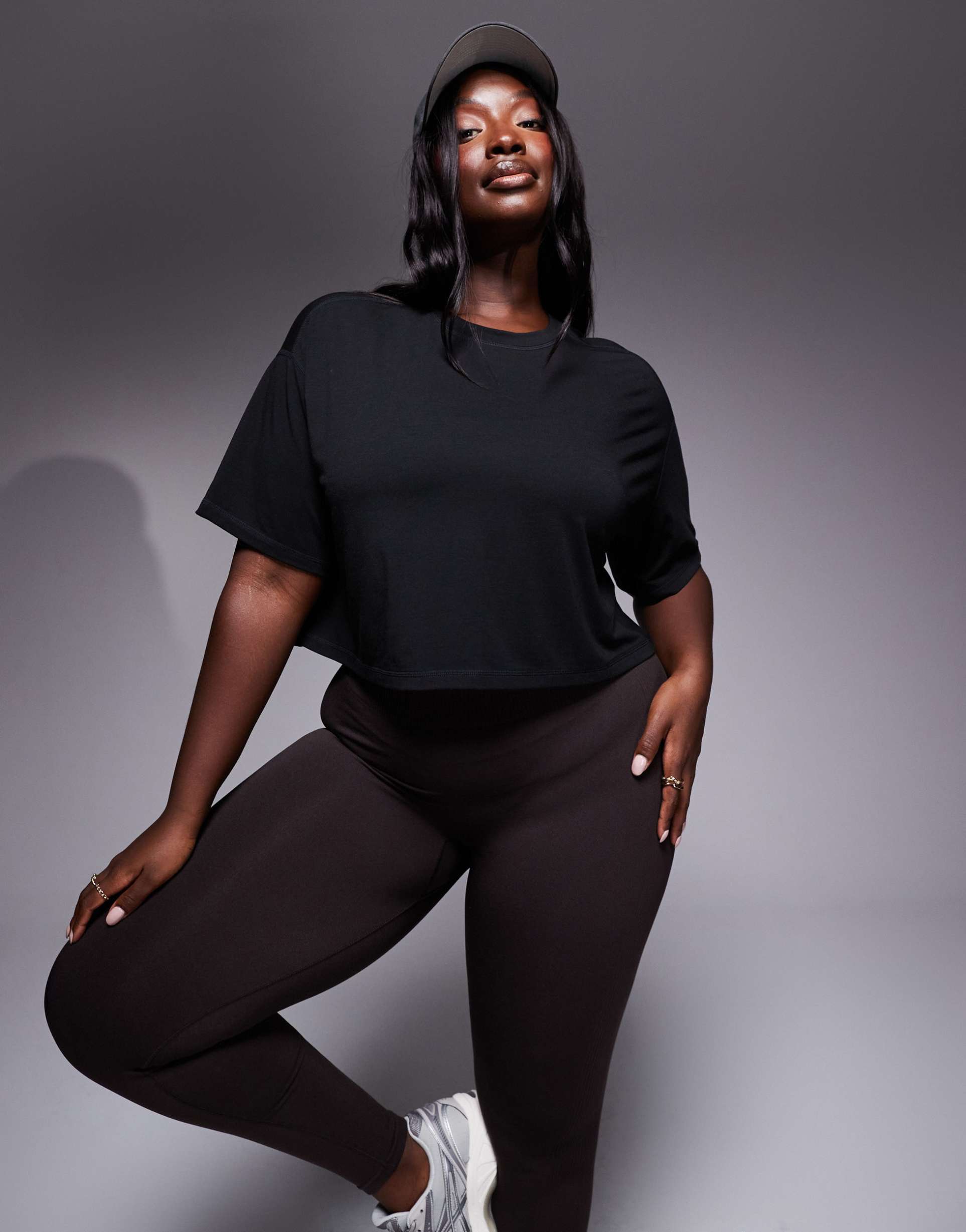 4505 curve icon quick dry performance cropped boxy t-shirt in black