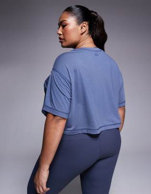 Shop 4505 Curve Icon Quick Dry Performance Cropped Boxy T-shirt In Blue