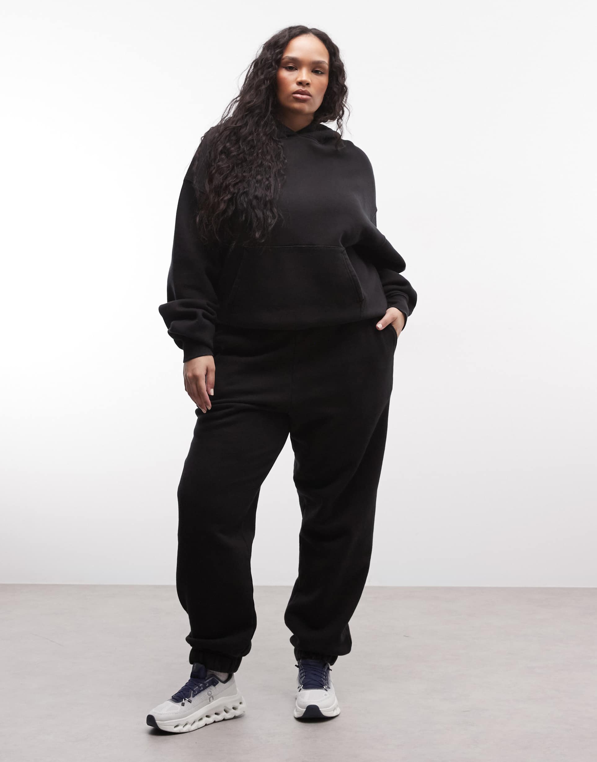 4505 curve icon rest day heavyweight 440gsm cotton cuffed sweatpants in washed black